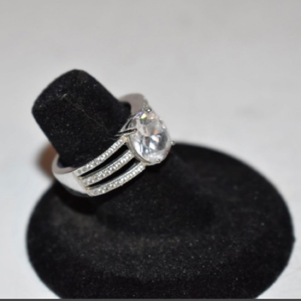 Vintage Sterling‎ Silver rhinestone Ring Size 7